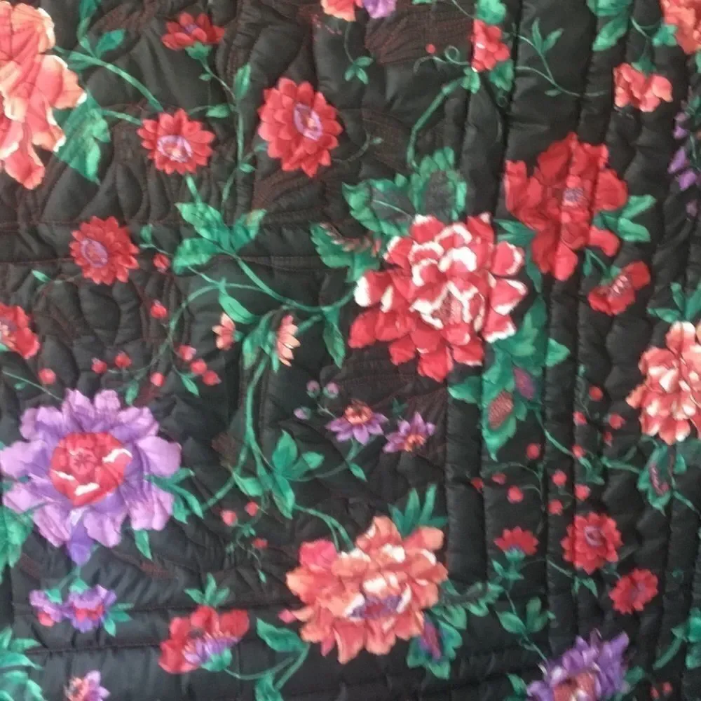 NWT Hand Crafted Tulip Time Quilt